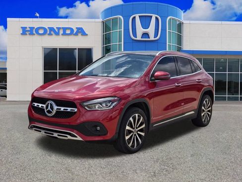 Used 2021 Mercedes-Benz GLA 250 4MATIC w/ Premium Package image 4