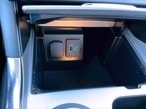 Used 2024 Ford Explorer XLT w/ Equipment Group 202A image 16