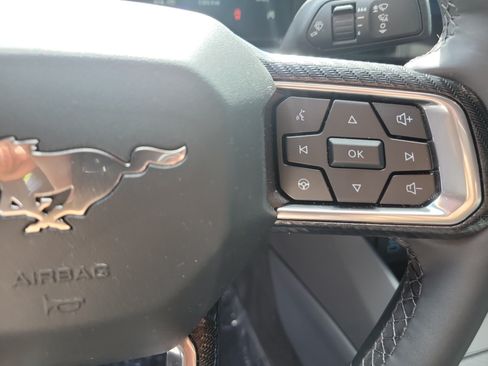 Used 2025 Ford Mustang Coupe RWD image 21