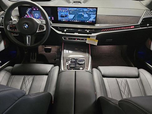 Used 2025 BMW X7 M60i image 15