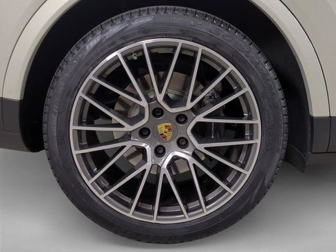 Certified 2022 Porsche Cayenne E-Hybrid Coupe AWD/4WD image 13