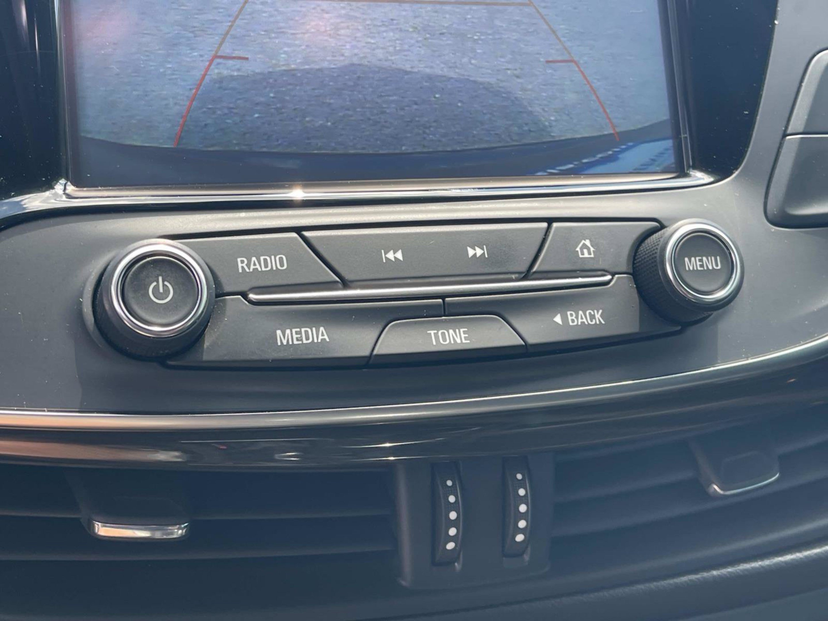 Used 2020 Buick Envision Essence FWD image 31