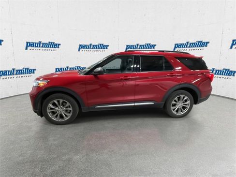 Used 2022 Ford Explorer XLT w/ Equipment Group 202A image 6