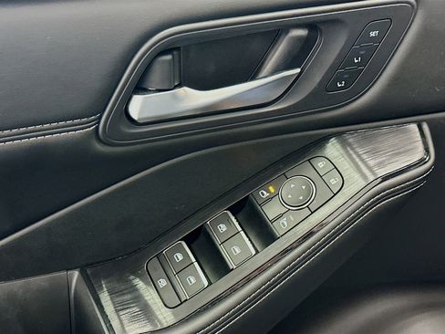 Used 2023 Nissan Rogue SL w/ SL Premium Package image 15