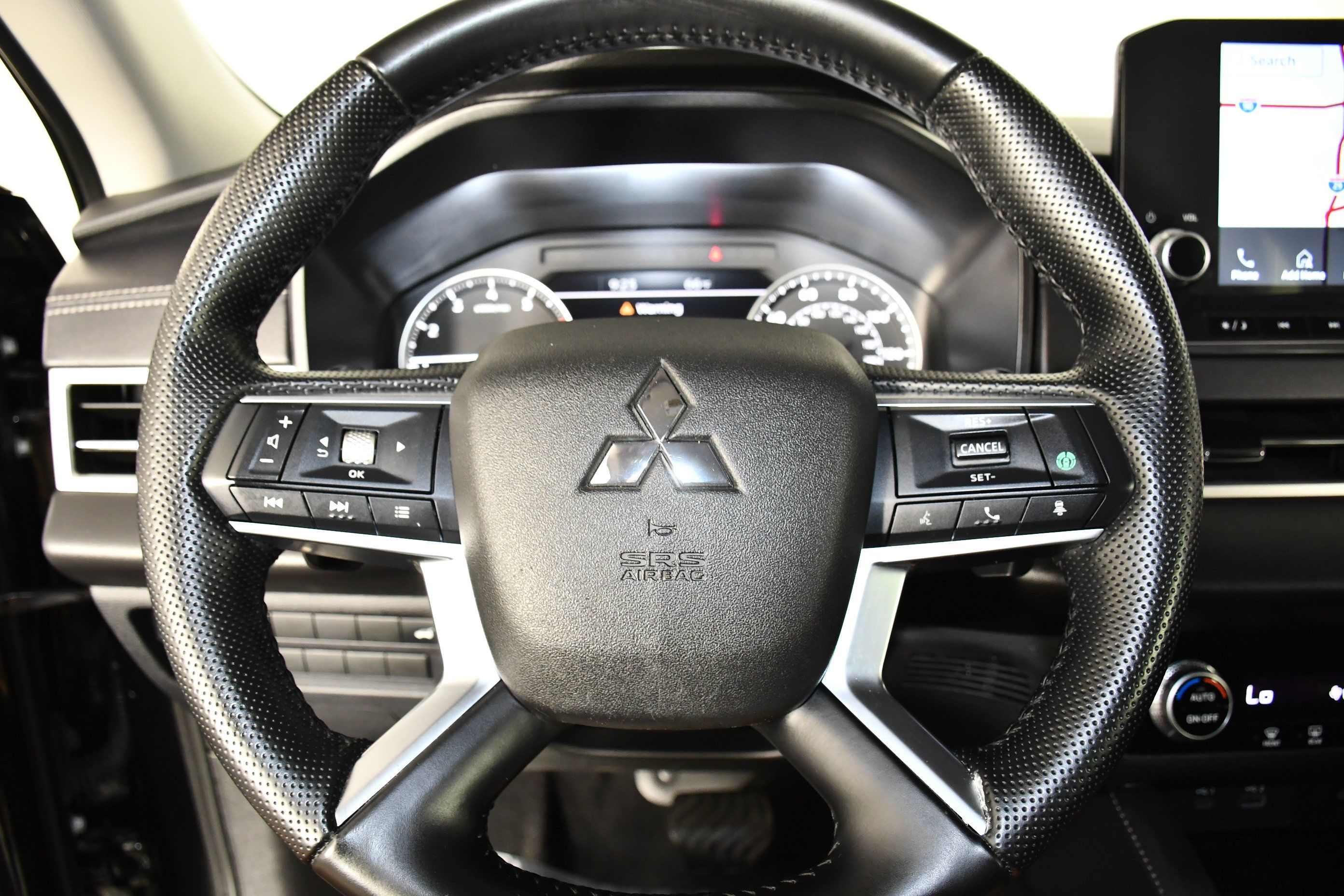 Used 2024 Mitsubishi Outlander SE AWD/4WD image 19