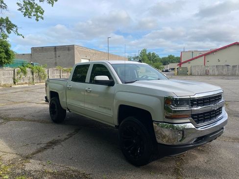 Used 2017 Chevrolet Silverado 1500 LT w/ All Star Edition AWD/4WD image 7