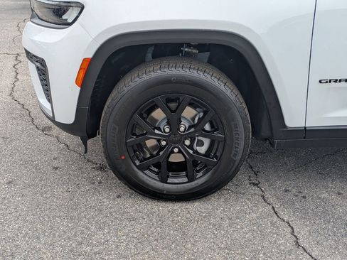 New 2026 Jeep Grand Cherokee Altitude AWD/4WD image 32
