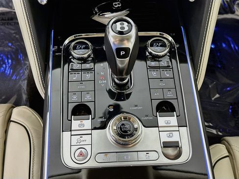 Used 2026 Bentley Flying Spur Azure AWD/4WD image 16