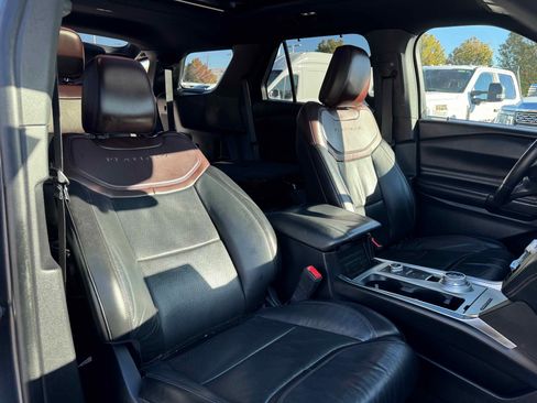 Certified 2020 Ford Explorer Platinum w/ Premium Technology Package image 33
