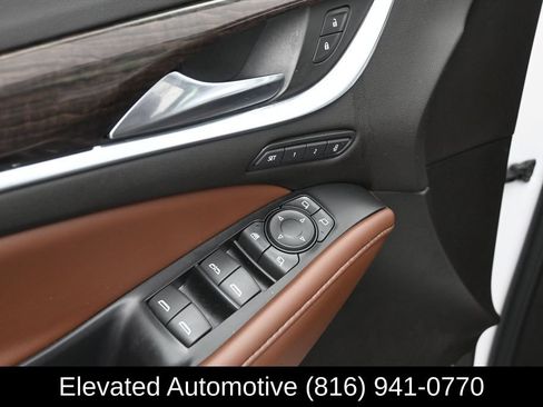 Used 2021 Buick Enclave Avenir w/ Avenir Technology Package AWD/4WD image 16