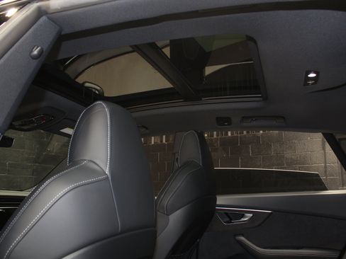 Used 2023 Audi SQ8 Prestige AWD/4WD image 31