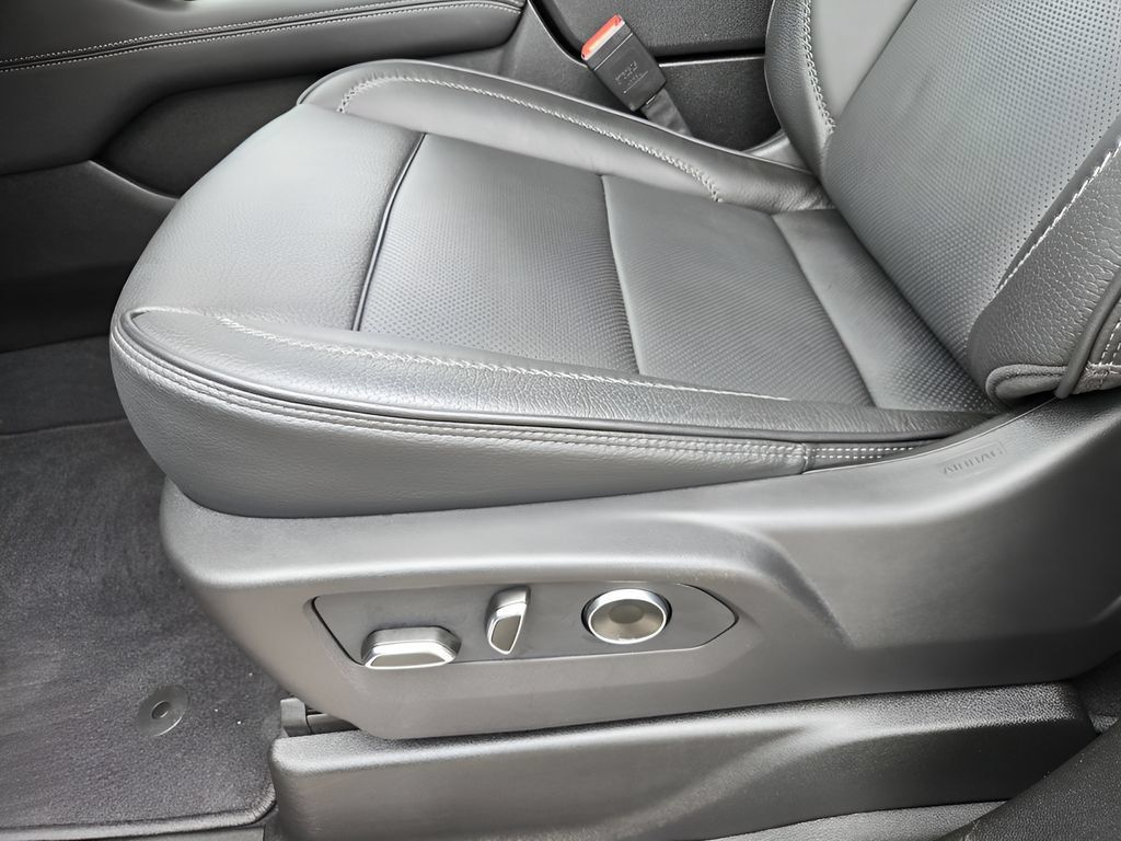 Used 2026 GMC Yukon Denali w/ Sun & Power Step Package AWD/4WD image 20