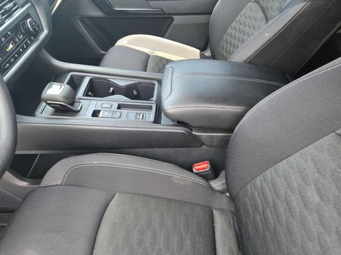 Used 2024 Nissan Pathfinder S FWD image 10