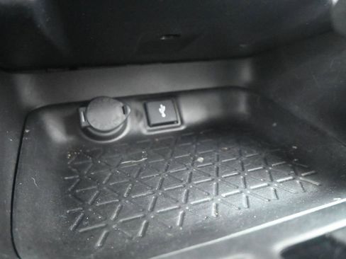 Used 2022 Toyota RAV4 LE image 13