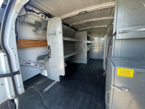 Used 2015 Chevrolet Express 2500 image 17