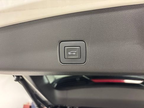 Used 2022 Chevrolet TrailBlazer RS w/ Sun and Liftgate Package image 19