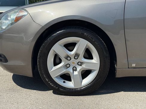Used 2010 Chevrolet Malibu LS FWD image 3