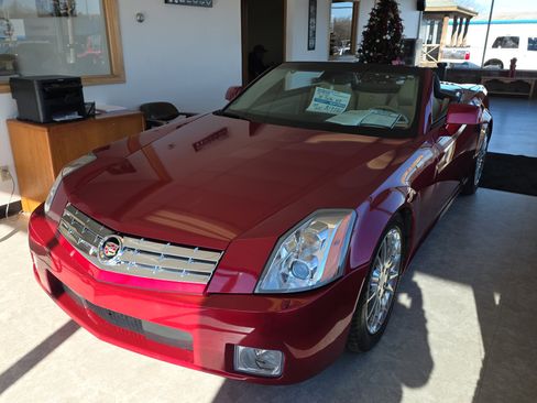 Used 2008 Cadillac XLR image 3