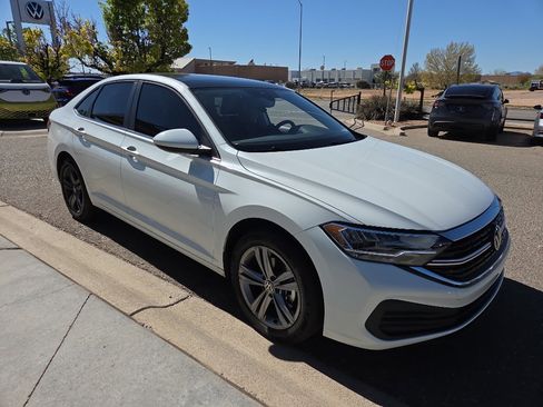 Used 2023 Volkswagen Jetta SE w/ Panoramic Sunroof Package image 7