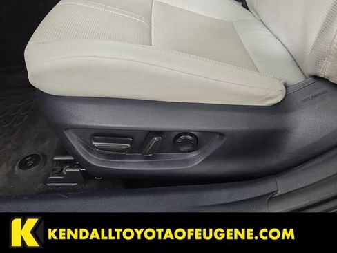 Used 2025 Toyota Camry XLE FWD image 24