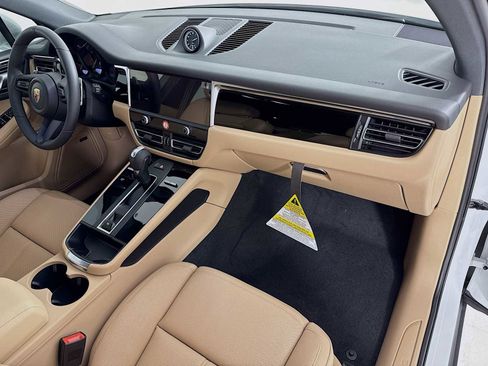 New 2026 Porsche Macan image 31