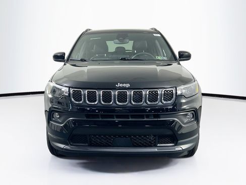 Used 2023 Jeep Compass Latitude w/ Sun and Sound Group AWD/4WD image 2