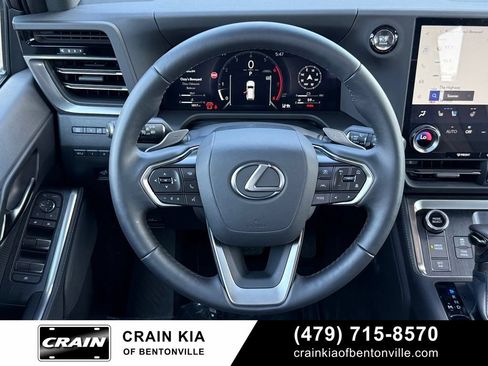 Used 2025 Lexus GX 550 AWD/4WD image 13
