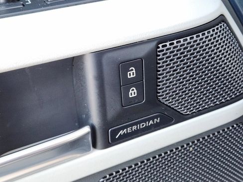 Used 2021 Land Rover Defender 110 SE image 18