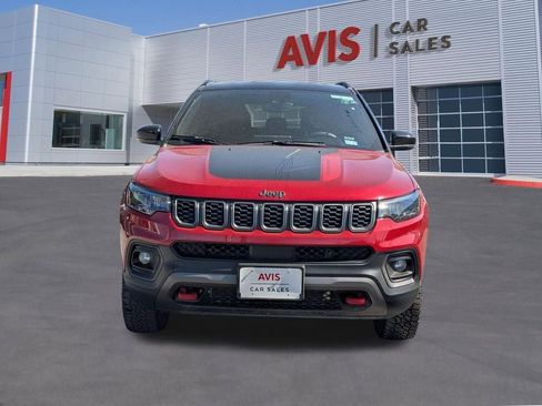 Used 2025 Jeep Compass Trailhawk image 10