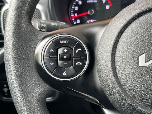 Used 2022 Kia Soul LX image 24