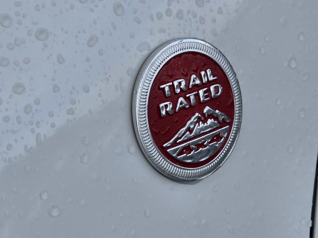 Used 2019 Jeep Cherokee Trailhawk AWD/4WD image 32