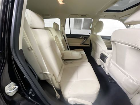 Used 2023 Lexus GX 460 Premium w/ Premium Package image 29