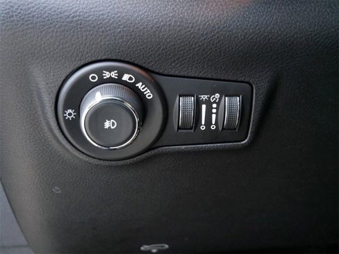 Used 2024 Jeep Compass Limited image 16