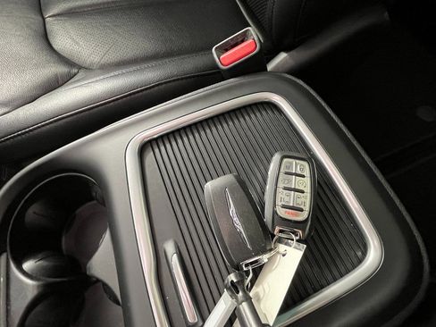 Used 2019 Chrysler Pacifica Touring-L image 31