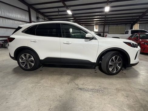 Used 2025 Ford Escape Platinum w/ Class II Trailer Tow Package image 5