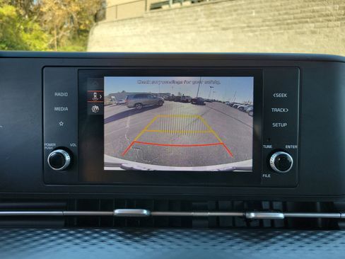 Used 2023 Kia Carnival LX image 16