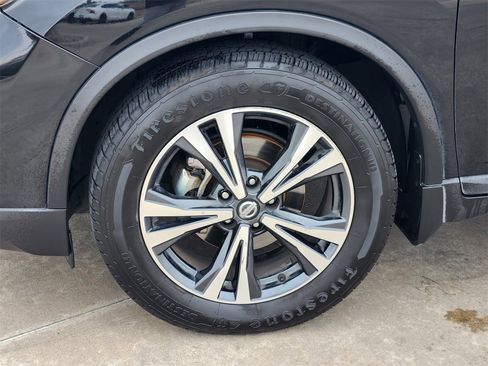 Used 2017 Nissan Rogue SL w/ SL Premium Package image 11