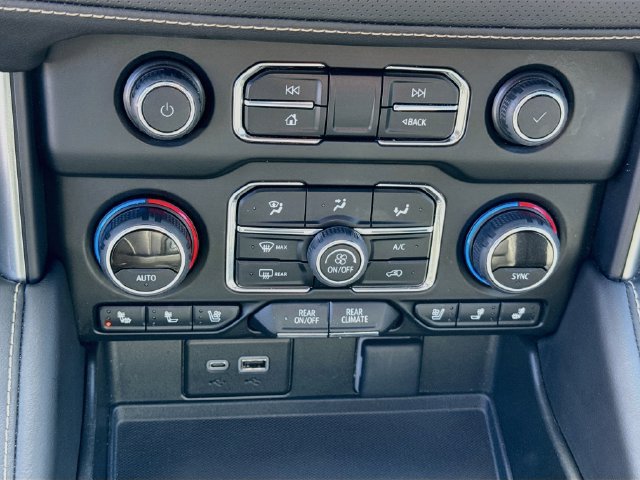 Used 2023 Chevrolet Suburban Premier AWD/4WD image 18