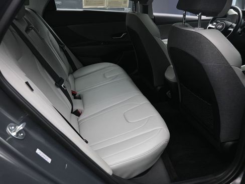 Used 2024 Hyundai Elantra Limited image 23