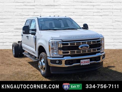 New 2026 Ford F350 XL w/ XL Chrome Package AWD/4WD image 3