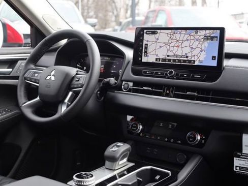 Used 2025 Mitsubishi Outlander SEL image 42