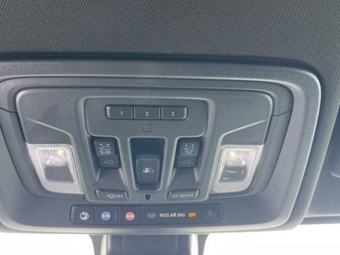 Used 2020 Chevrolet Silverado 3500 High Country image 21