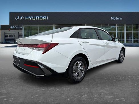 New 2026 Hyundai Elantra SE image 3