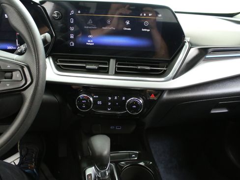 Used 2024 Chevrolet Trax LT FWD image 19