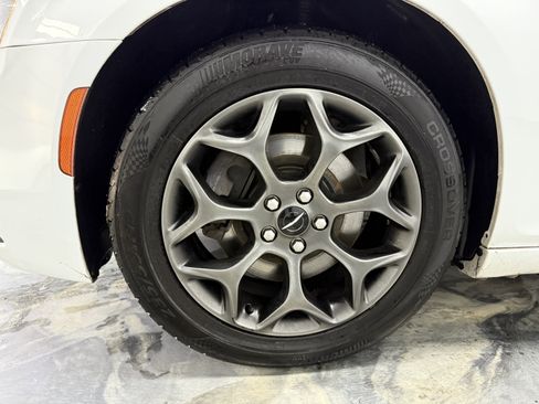 Used 2018 Chrysler 300 S image 27