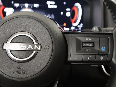 Used 2022 Nissan Rogue Platinum w/ Head-Up Display Package AWD/4WD image 9