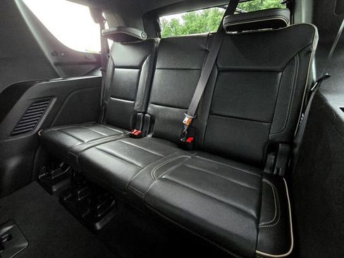 Used 2022 GMC Yukon SLT w/ SLT Luxury Package AWD/4WD image 30