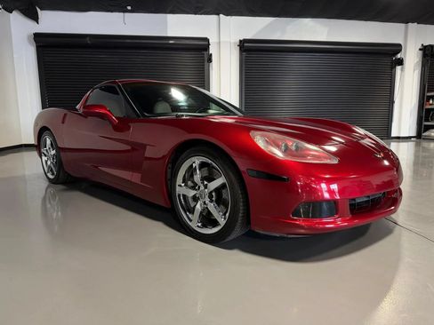 Used 2005 Chevrolet Corvette Coupe w/ Preferred Equipment Group RWD image 3