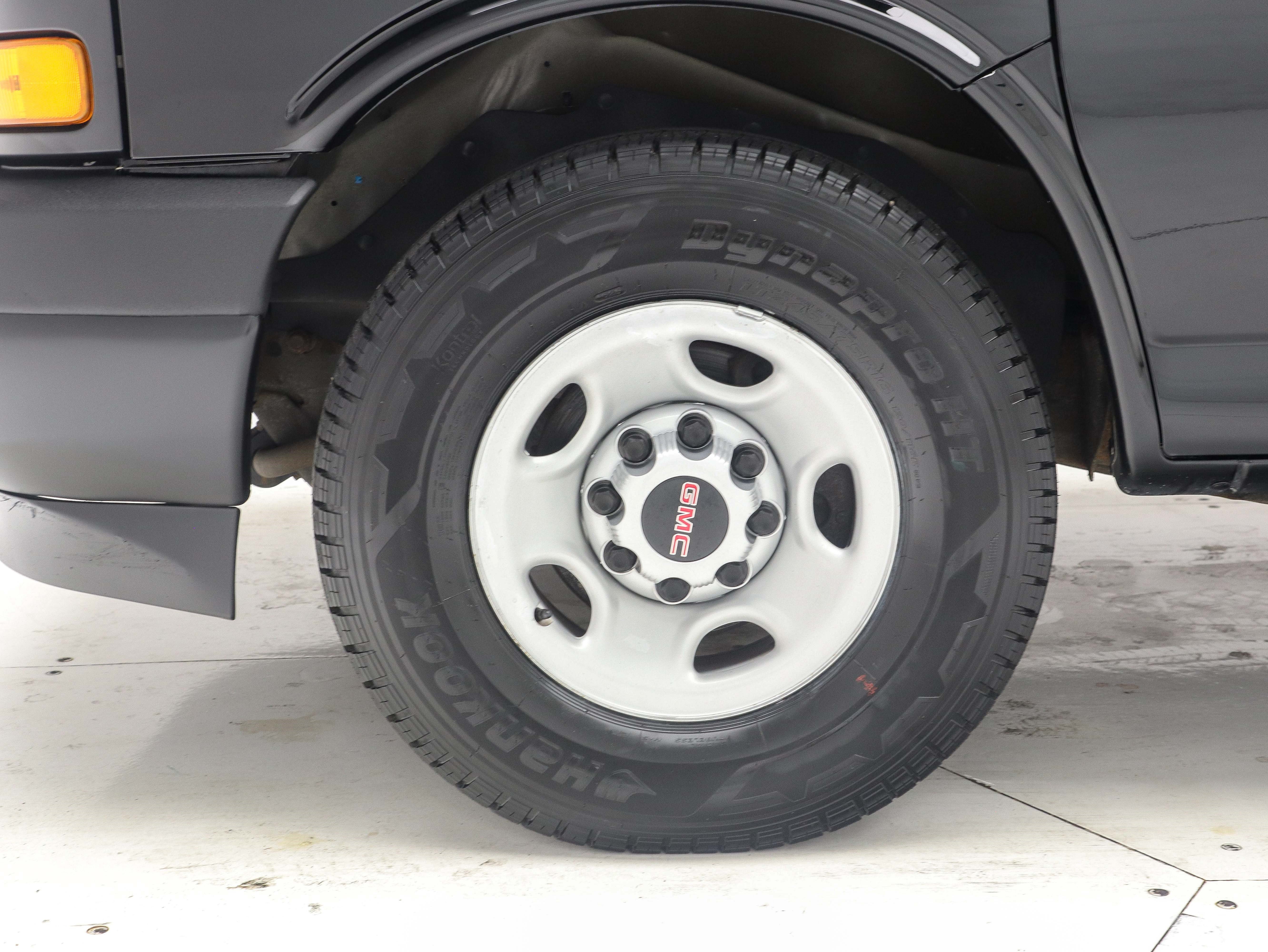 Used 2019 GMC Savana 3500 LS RWD image 25