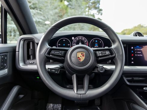 Certified 2025 Porsche Cayenne Coupe image 29